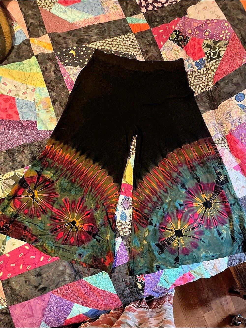 Wide Leg Tie-Dye crop Pants in Black & Multicolor m/l